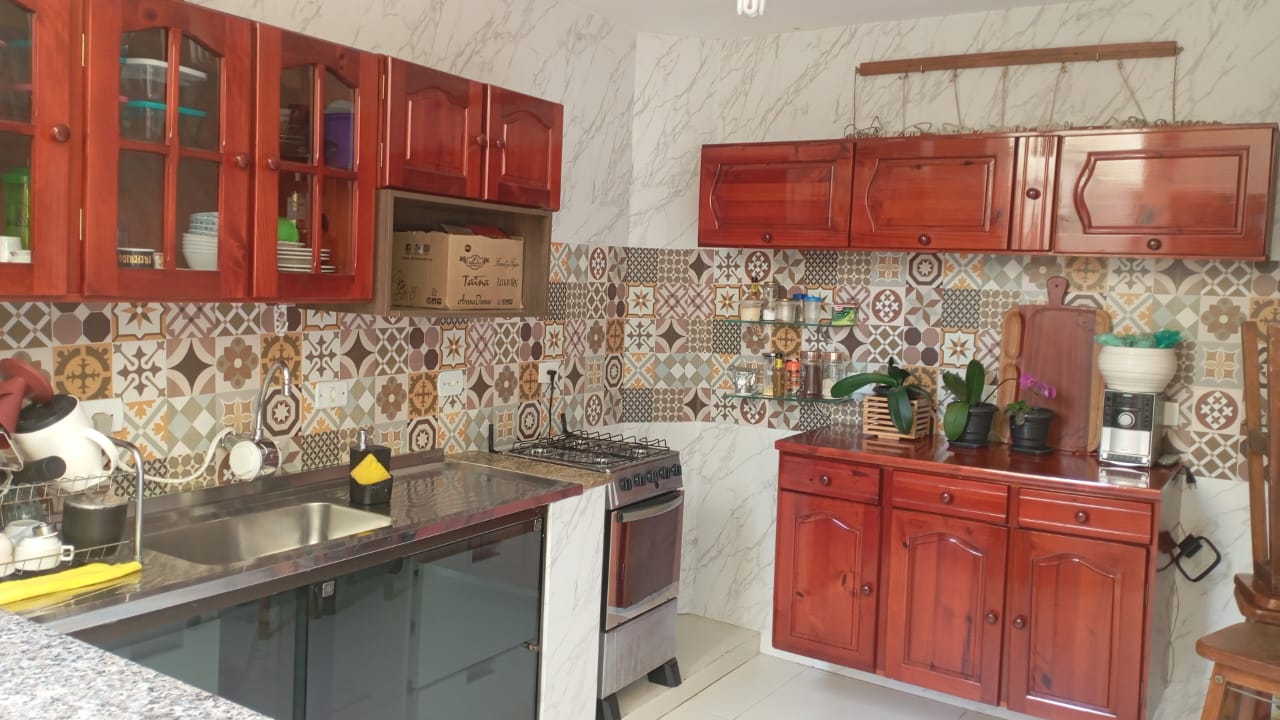 280704